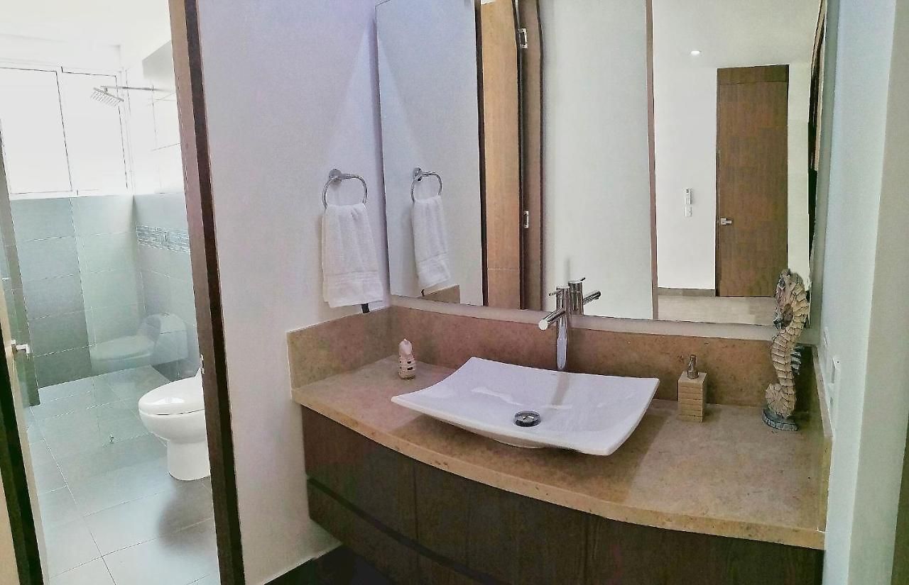 Oceana Beautiful Ocean Front Condo Cartagena