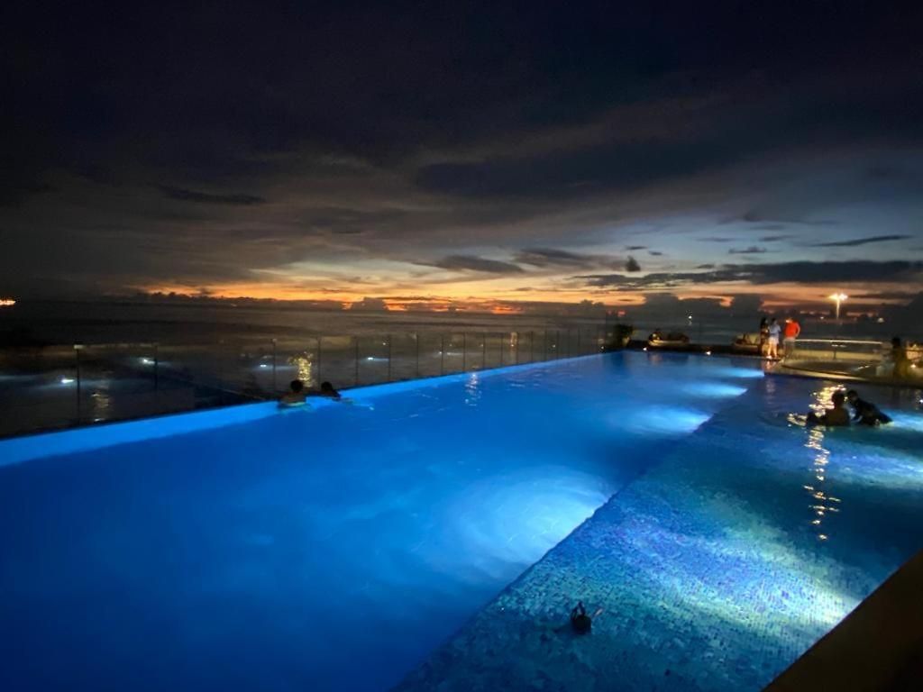Oceana Beautiful Ocean Front Condo Cartagena